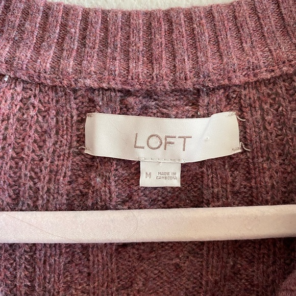 Pretty soft rose color sweater in very good condition, perfect for Fall layering - Picture 3 of 6